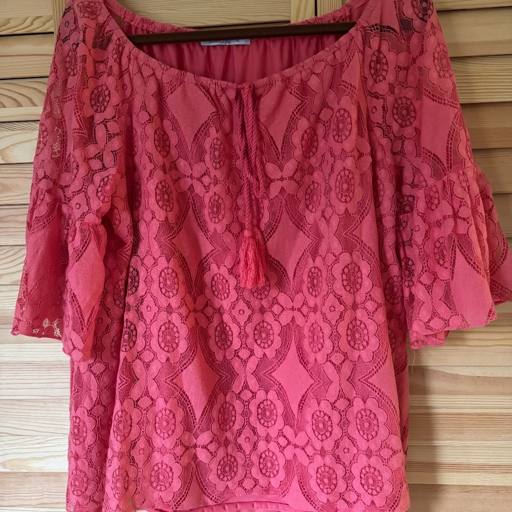 Ladies Elsie & Zoe coral lace flowy top L/XL
